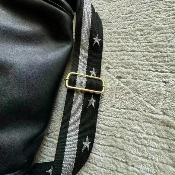 Calvin Klein black leather purse - Picture 6 of 10